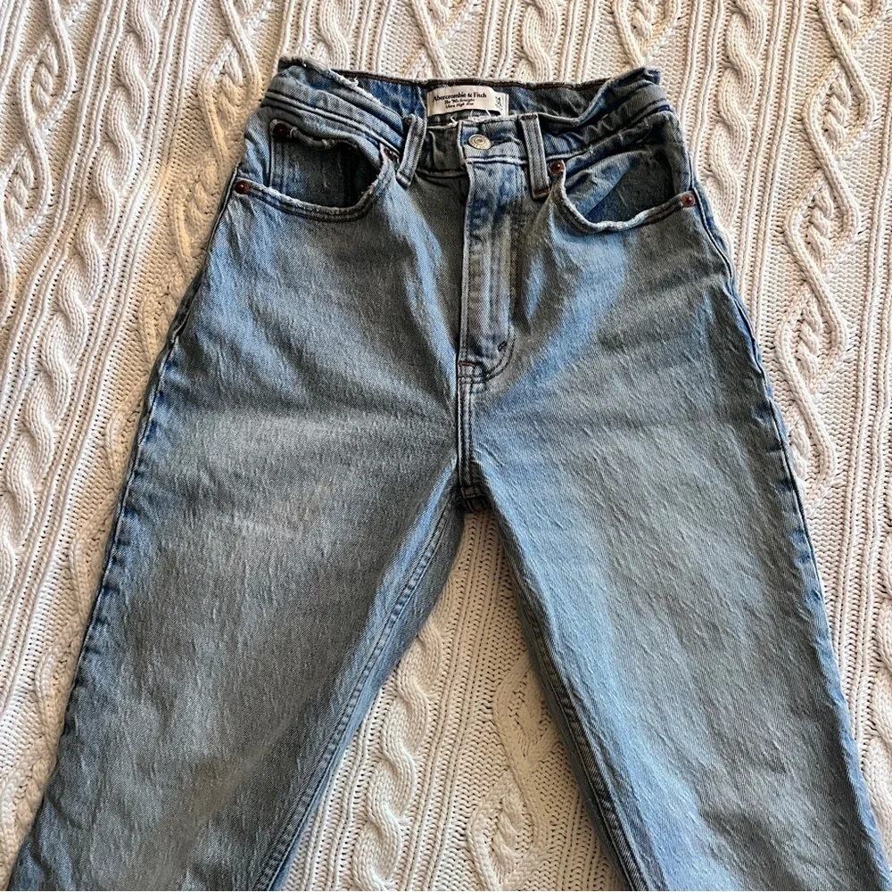 Abercrombie & Fitch The 90s Straight Ultra High Rise - Picture 1 of 7